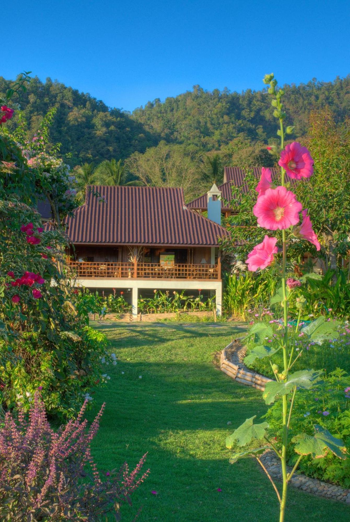 Maekok River Village Resort Mae Ai Exterior photo