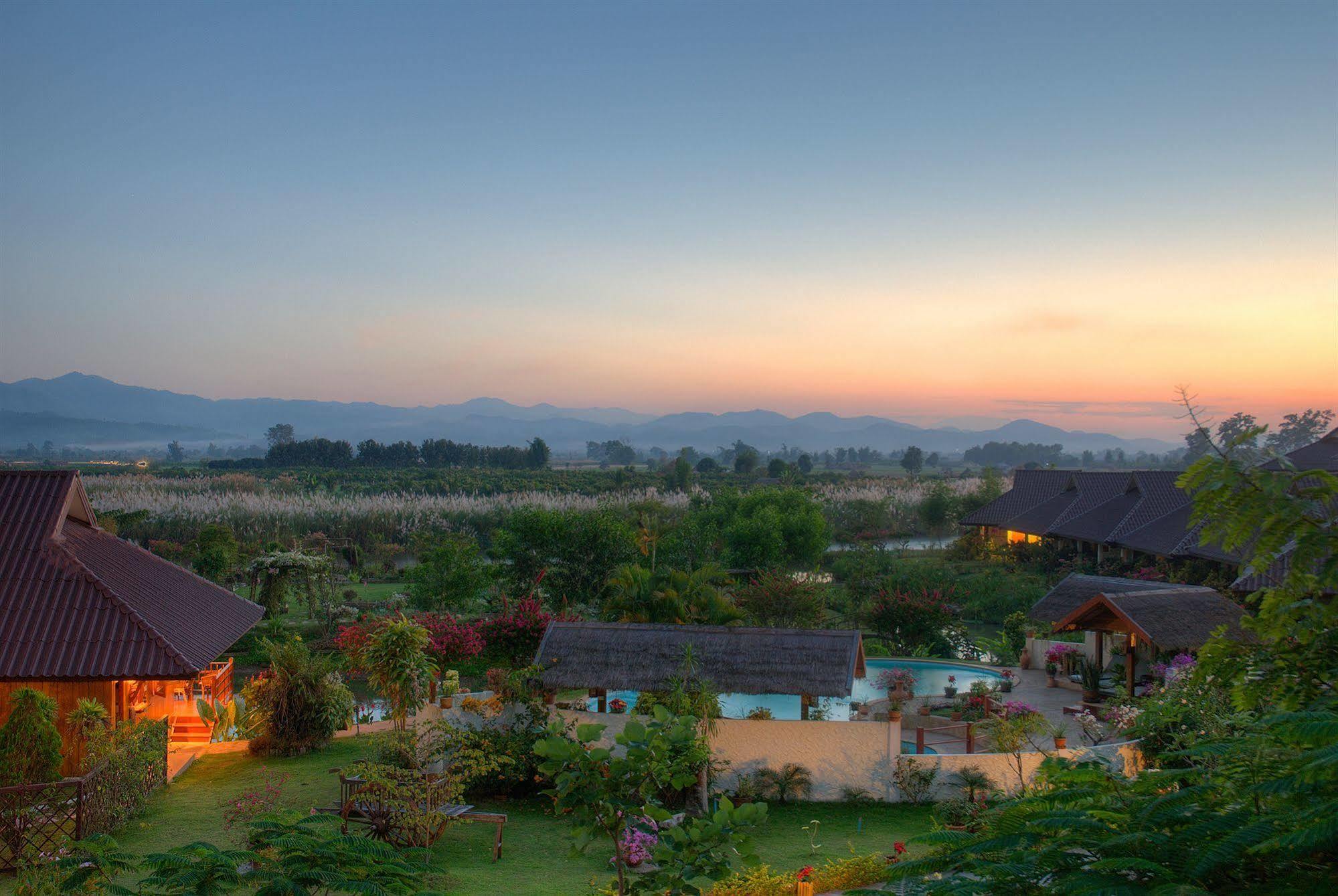 Maekok River Village Resort Mae Ai Exterior photo