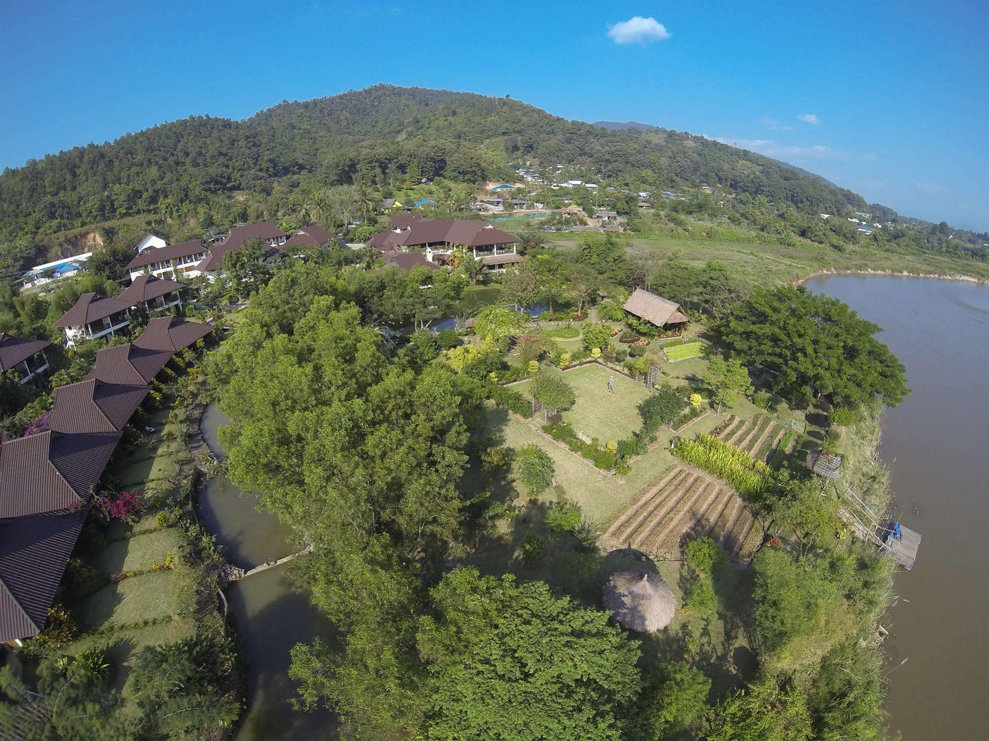 Maekok River Village Resort Mae Ai Exterior photo